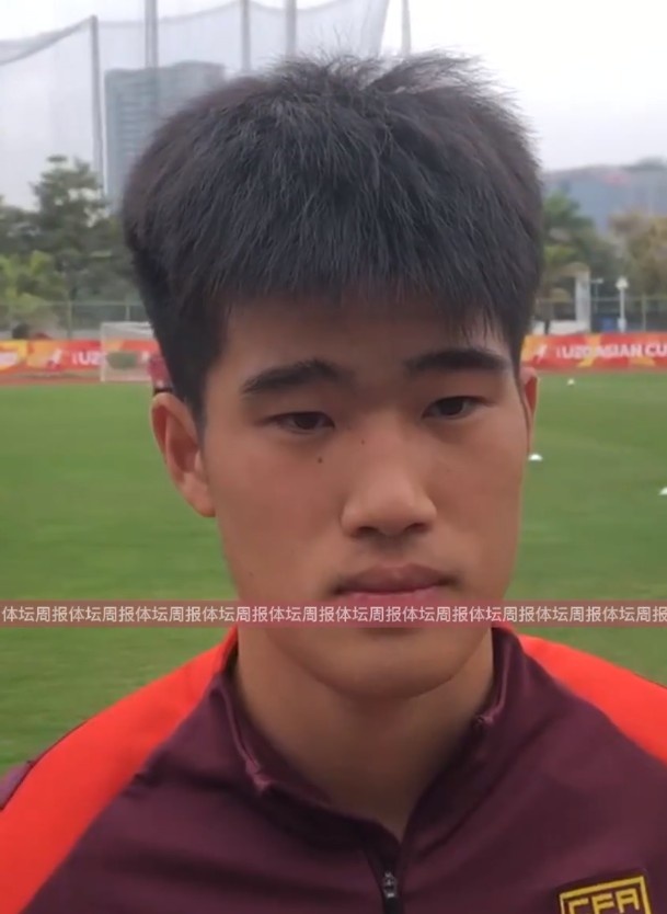  U20國(guó)足球員彭嘯：首戰(zhàn)獲勝樹立很大信心，下半場(chǎng)沒發(fā)揮出水平