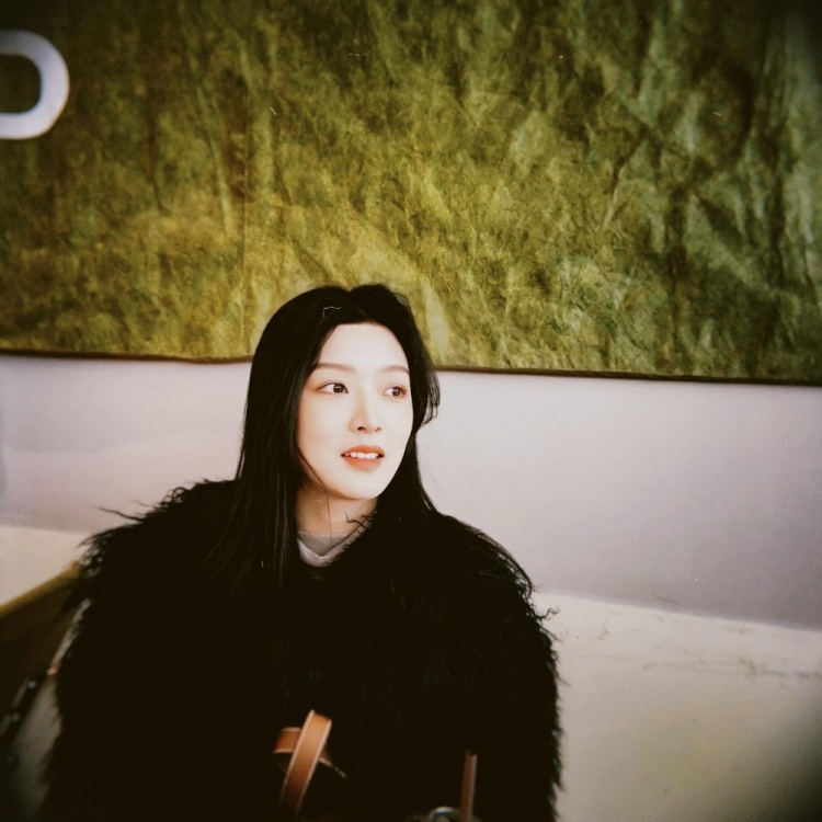  很好看！付豪女友更新社媒曬美照：最近很愛(ài)