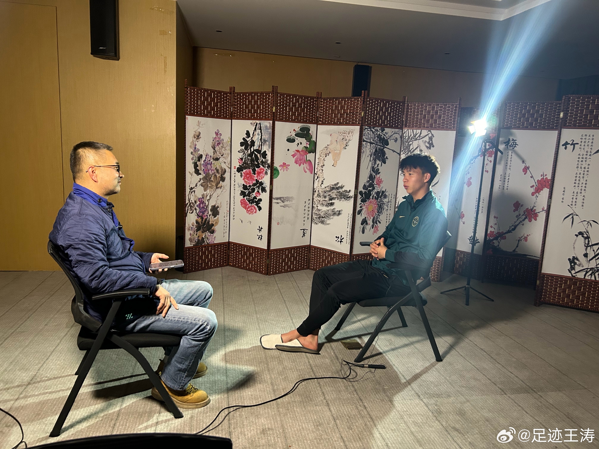  記者：王鈺棟視韋世豪為偶像&想加他微信，現(xiàn)進(jìn)了國足不知加到?jīng)]