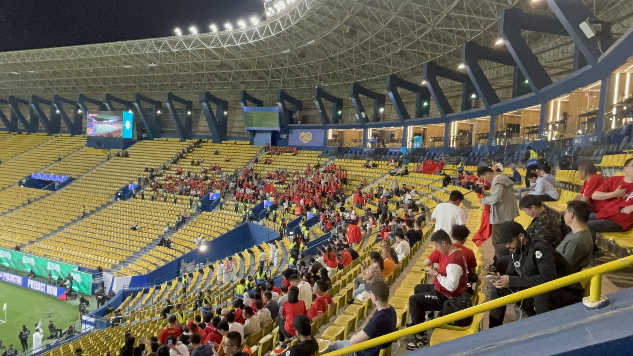  球票已售罄！中國球迷已經(jīng)入場，坐在球場上層沙特球迷區(qū)上方