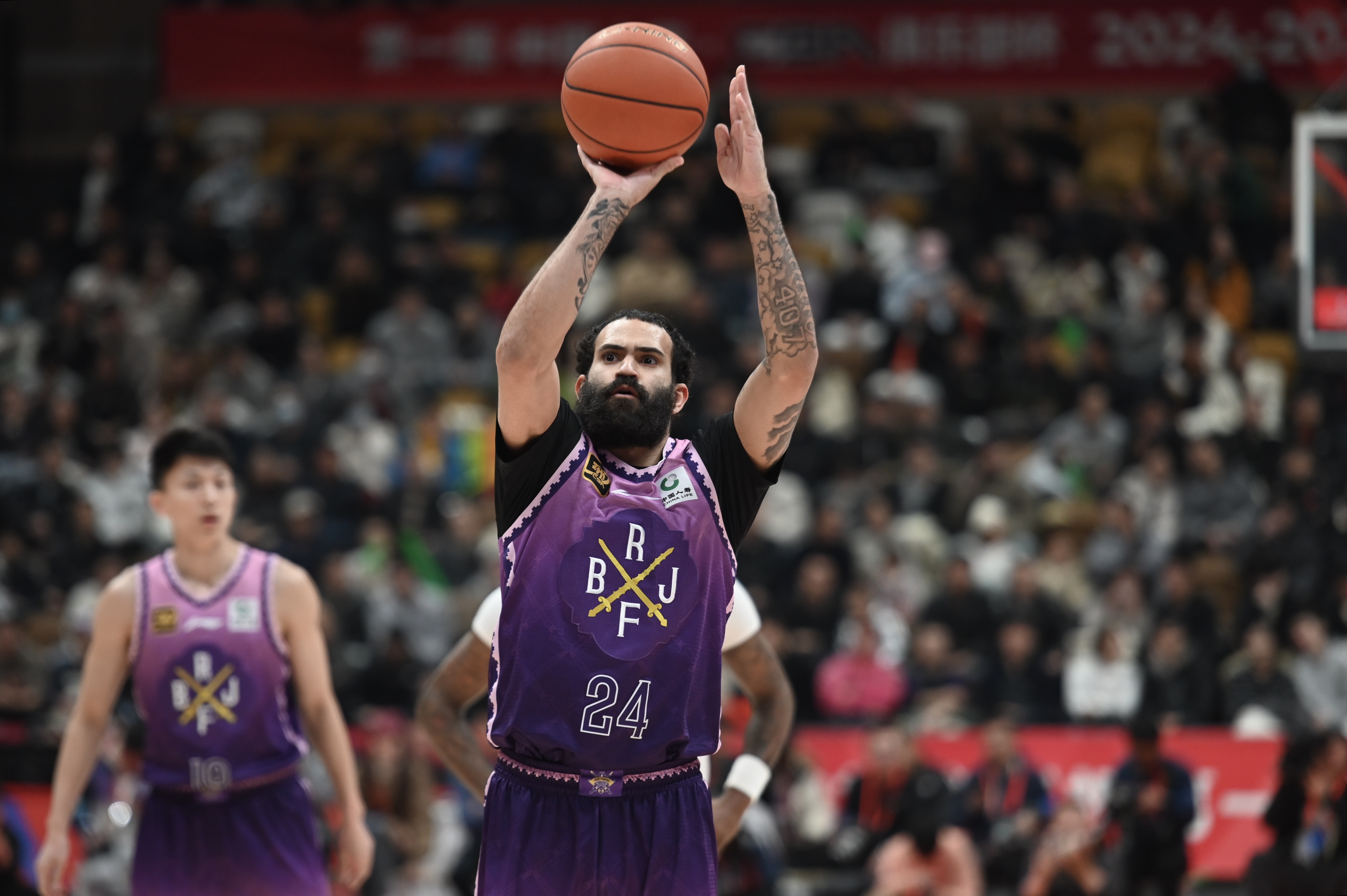  高效輸出！里勒半場各種強(qiáng)突 兩分球7中7砍下16分2籃板3助攻